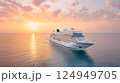 夕焼けと豪華客船 124949705