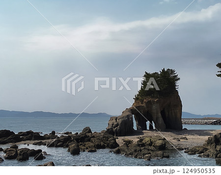 空撮 くぐるたび、自然の力と美しさに出会う場所 空撮 くぐるたび、自然の力と美しさに出会う場所 124950535