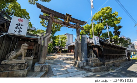 大阪福島区海老江八坂神社の鳥居 124951832