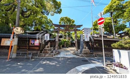 大阪福島区海老江八坂神社の鳥居 大阪福島区海老江八坂神社の鳥居 124951833