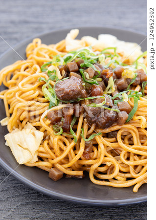 おいしい牛すじ焼きそば おいしい牛すじ焼きそば 124952392