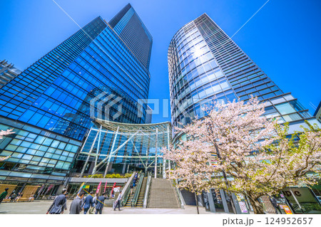 日本の東京都市景観 神田淡路町二丁目のワテラスなどを望む。新しい時代に、希望の光＝9日 124952657