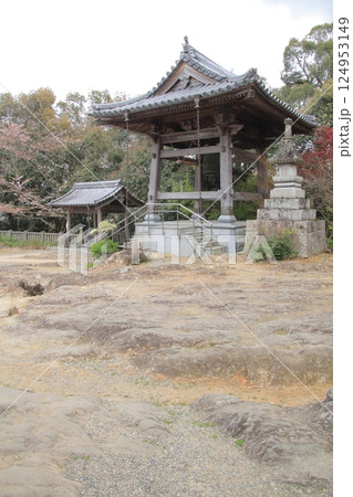 四国霊場第14番札所「常楽寺」鐘楼 124953149