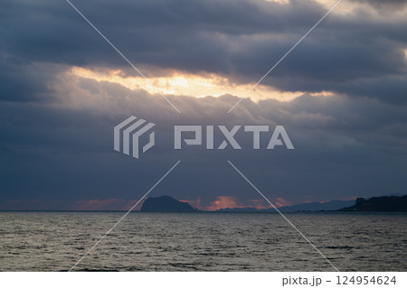 Rays of Dawn: Keelung Island Beckons from Jinshan Coast. 124954624
