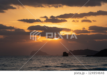 Dramatic Spring Sunrise Over Keelung Islet in Jinshan. 124954648