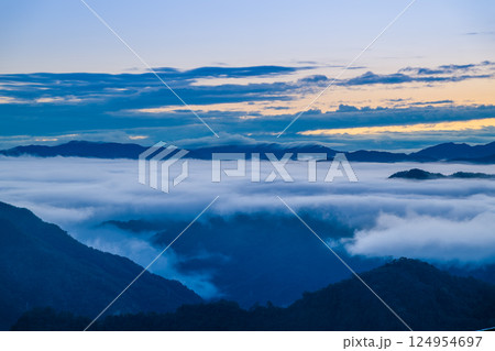 Spring Dawn in Taiwan: Lion Head Mountain Cloudscape. 124954697