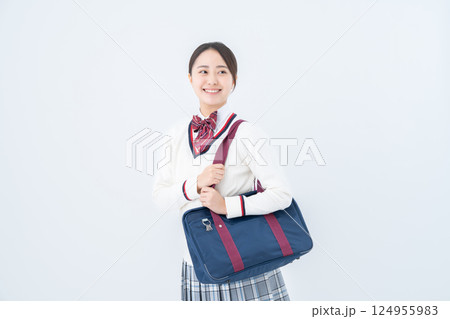 学生鞄を持つ女子高生 124955983