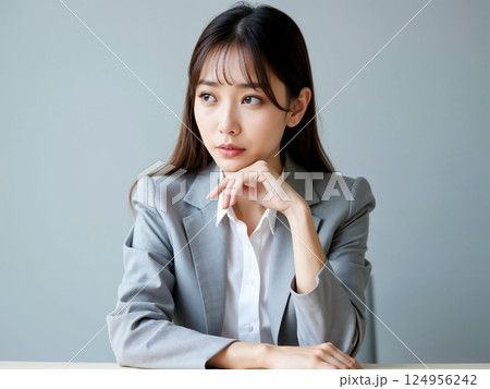 頬杖をついた女性のフォーマルポートレート【Generative AI】 124956242