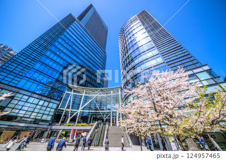 日本の東京都市景観 神田淡路町二丁目のワテラスなどを望む。新しい時代に、希望の光=9日 日本の東京都市景観 神田淡路町二丁目のワテラスなどを望む。新しい時代に、希望の光=9日 124957465