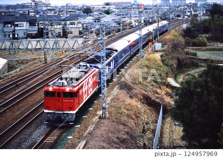 2007年　東海道本線を走るEF651118ブルートレイン銀河 124957969