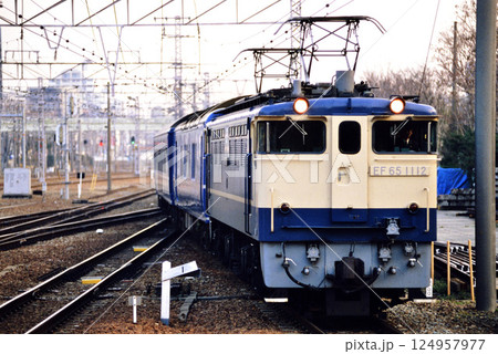 2007年 東海道本線を走るEF651112ブルートレイン銀河 2007年 東海道本線を走るEF651112ブルートレイン銀河 124957977