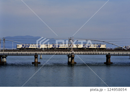 2007年　東海道本線を走るお座敷気動車ふれあいSUN-IN 124958054