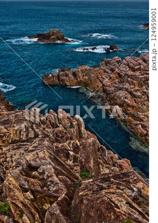 暴風雨で荒れ狂う竜宮神社への道のり 124959001