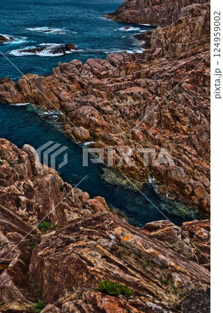 暴風雨で荒れ狂う竜宮神社への道のり 124959002