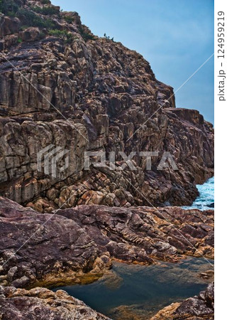 暴風雨で荒れ狂う竜宮神社への道のり 124959219
