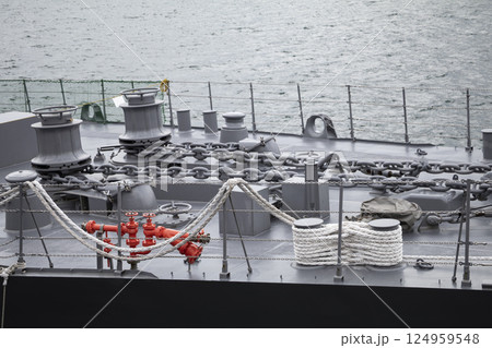 護衛艦の艦首部分 124959548