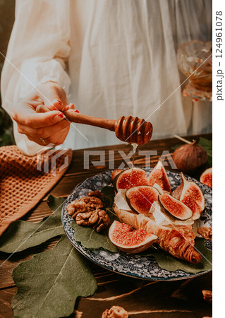 Sweet Golden Honey Pouring On Ripe Figs Slices, Walnuts. Healthy Breakfast 124961078