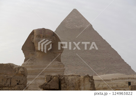 Great Sphinx of Giza and pyramid of Khafre, Egypt 124963822