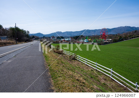 日本の岡山県真庭市の蒜山高原の美しい春の風景 124966007