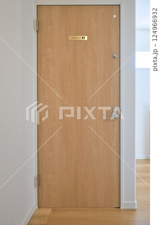 住宅イメージ　新築住宅　トイレドア 124966932