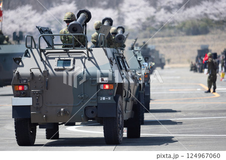 観閲式での自衛隊車両(陸上自衛隊第12旅団 相馬原駐屯地記念行事) 観閲式での自衛隊車両(陸上自衛隊第12旅団 相馬原駐屯地記念行事) 124967060