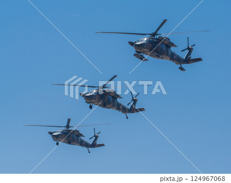 UH-60J救難ヘリコプター訓練飛行(陸上自衛隊第12旅団 相馬原駐屯地記念行事) UH-60J救難ヘリコプター訓練飛行(陸上自衛隊第12旅団 相馬原駐屯地記念行事) 124967068