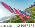 瀬又の桜並木と鯉のぼりの風景 瀬又の桜並木と鯉のぼりの風景 124967373