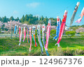 瀬又の桜並木と鯉のぼりの風景 瀬又の桜並木と鯉のぼりの風景 124967376