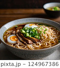 醤油ラーメンとトッピングした醤油チャーシューのアップ 124967386