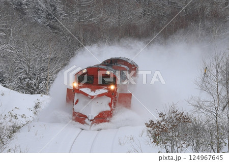 冬の宗谷本線を走るラッセル車 冬の宗谷本線を走るラッセル車 124967645