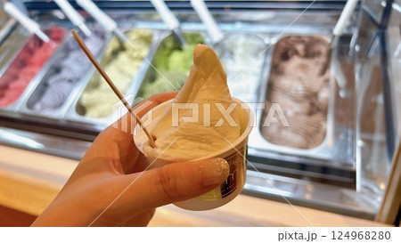 美味しいミルクジェラート 124968280