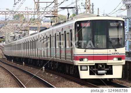 八王子へ向かう京王8000系(特急) 八王子へ向かう京王8000系(特急) 124968786