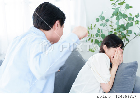 家庭内暴力 DV 夫婦喧嘩 家庭内暴力 DV 夫婦喧嘩 124968817
