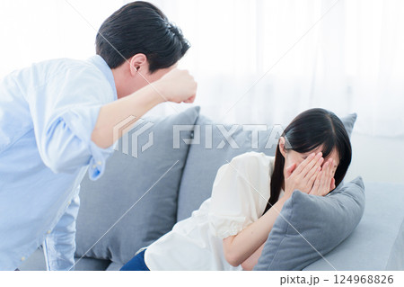 家庭内暴力　DV　夫婦喧嘩 124968826