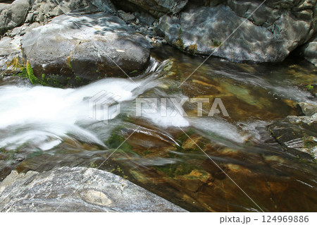 みたらい渓谷 新緑 奈良県 みたらい渓谷 新緑 奈良県 124969886