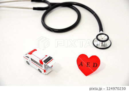 AED ハート 聴診器 救急車 イメージ 124970230