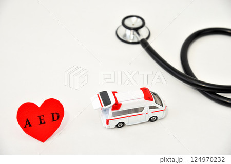 AED ハート 聴診器 救急車 イメージ 124970232