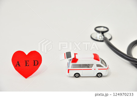 AED ハート 聴診器 救急車 イメージ 124970233