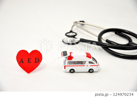AED ハート 聴診器 救急車 イメージ 124970234