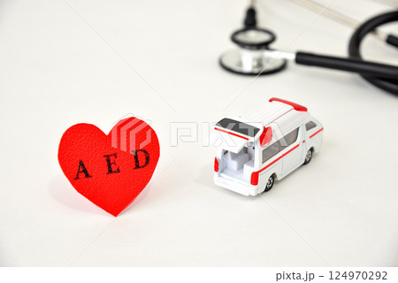 AED ハート 聴診器 救急車 イメージ 124970292
