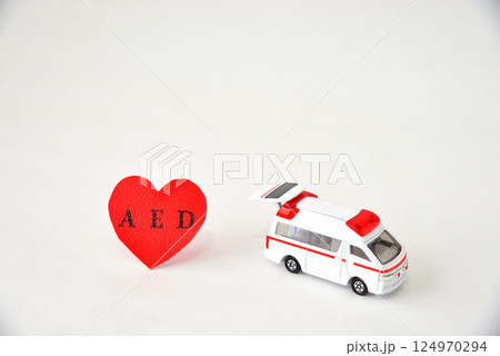 AED ハート 救急車 イメージ AED ハート 救急車 イメージ 124970294