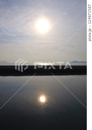 男木島から高松へのフェリーからの景色 124971587