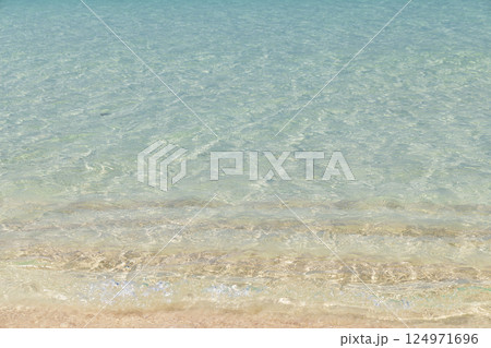 宮古島　与那覇前浜　コバルトブルーの海と青空 124971696