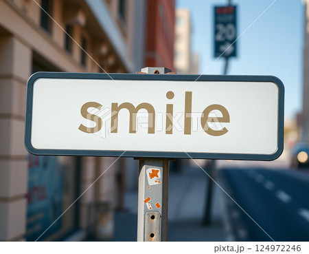 目を惹く標識と道路 124972246