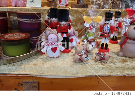 ニュルンベルクのクリスマスマーケットで見つけたかわいい人形 ニュルンベルクのクリスマスマーケットで見つけたかわいい人形 124972432