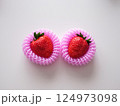 ふたつのいちご 124973098