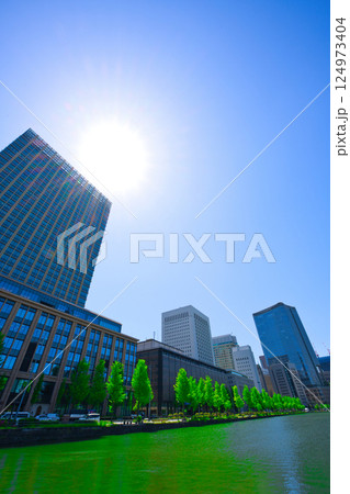 【東京都】5月・丸の内エリアの都市風景 124973404