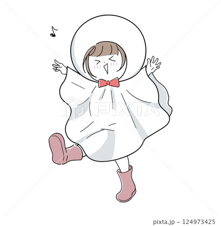 てるてる坊主になってはしゃいでいる女の子 124973425
