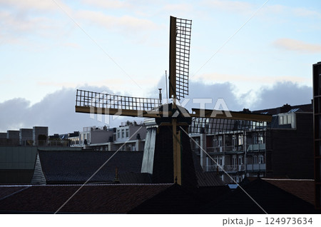 オランダの風車 124973634