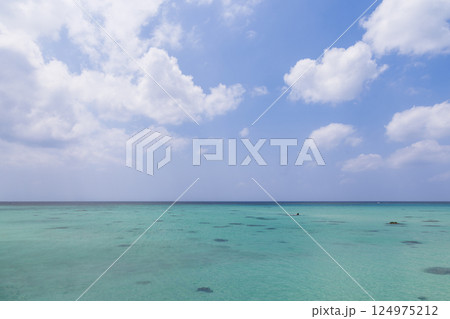 宮古島 17END コバルトブルーの海と青い空 宮古島 17END コバルトブルーの海と青い空 124975212